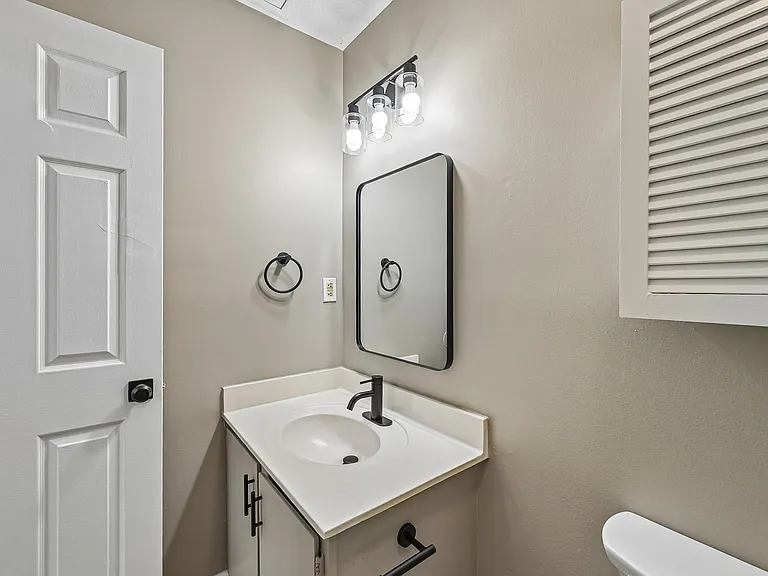 Abbington Village Apartments — Photo 15