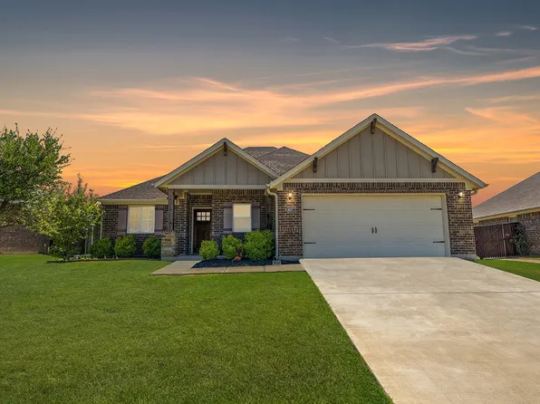 4017 Kensington Dr, Sanger, TX 76266