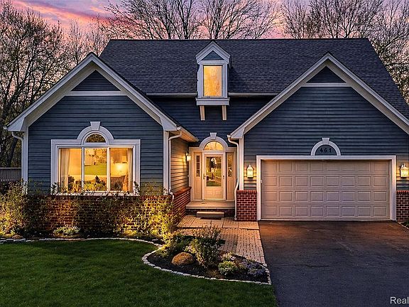 2nd image of 461 Alexander Dr