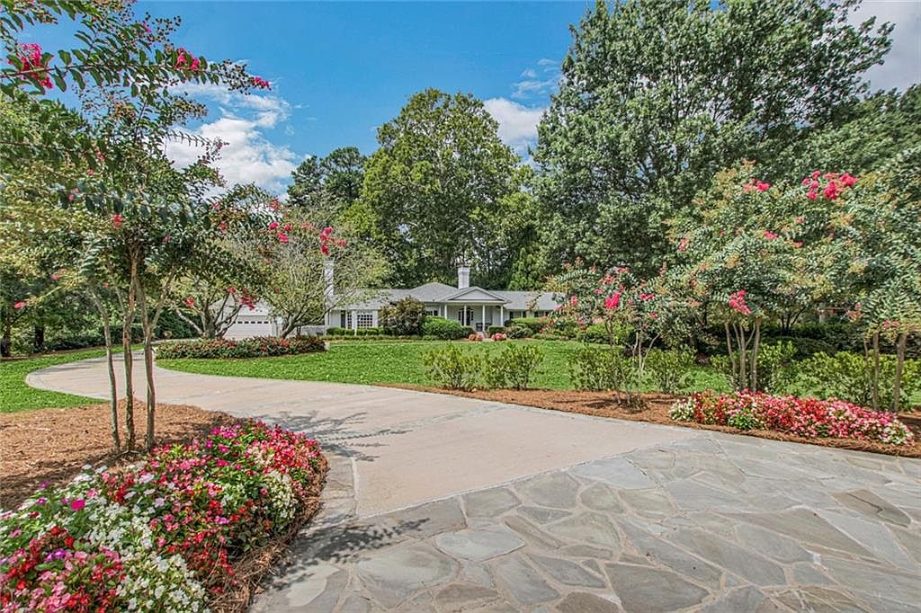 4140 Powers Ferry Rd NW