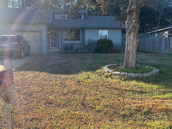 2nd image of 815 N Lola Ln