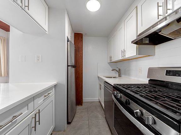 3rd image of 93 Underhill Ave APT 2E