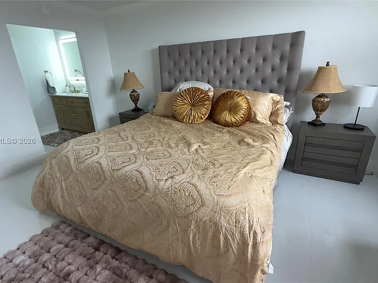 2333 Brickell Ave #614 — Photo 17