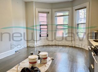 225 Newbury St APT 2R, Boston, MA 02116