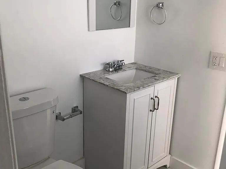 220 SW 17th Ct — Photo 13