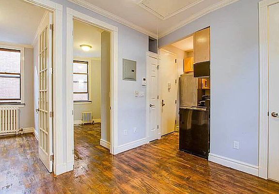 3rd image of 324 E 35th St #6F
