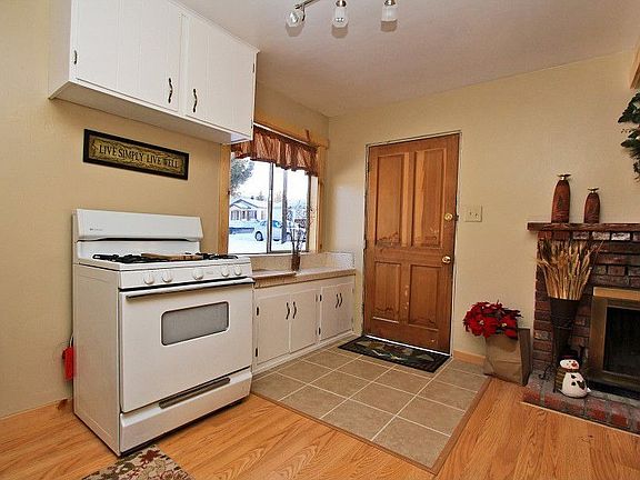 2nd image of 908 Pinon Ln