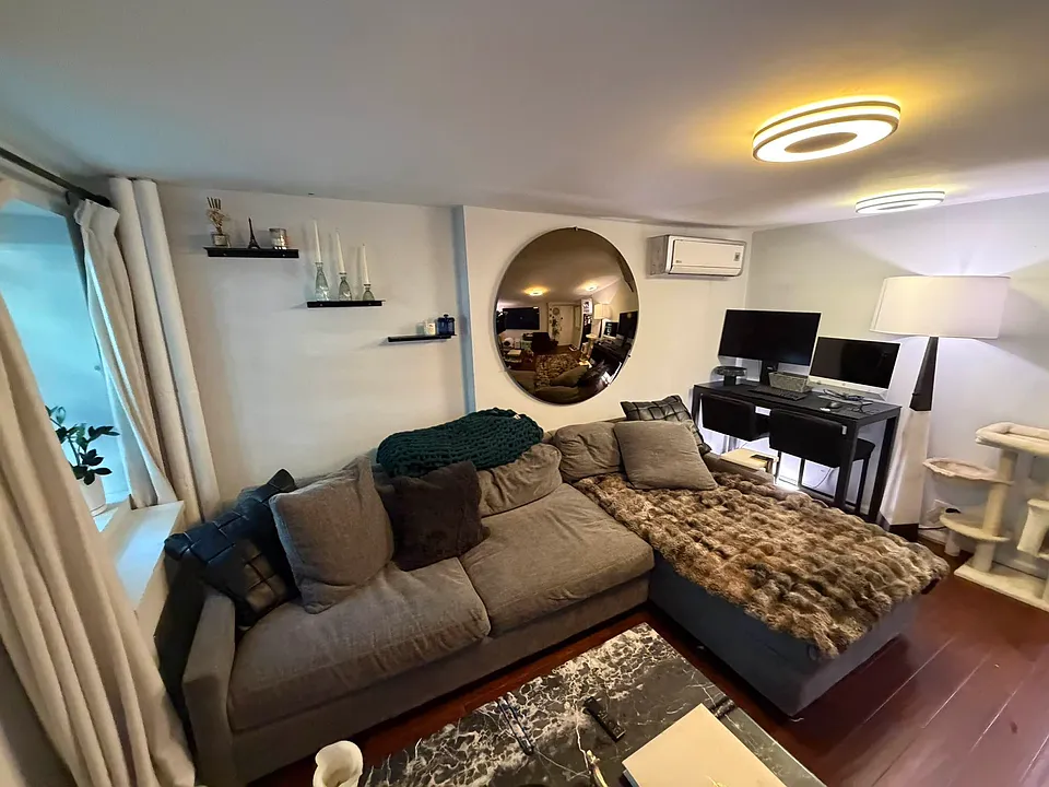 106 W Washington Pl #1