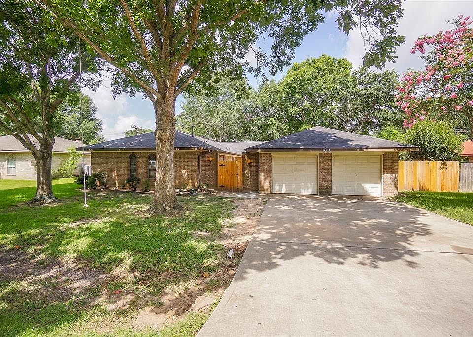1st image of 2106 Crestwood Dr