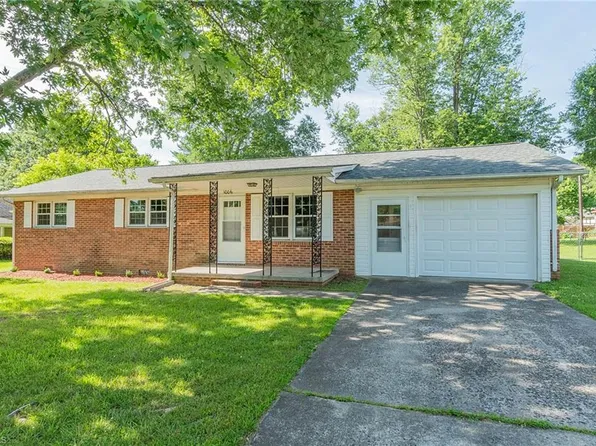 1006 Irving Ave, Eden, NC 27288