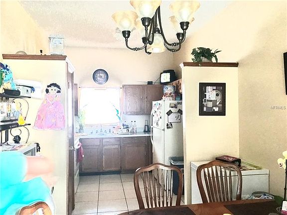 5th image of 728 Country Woods Cir