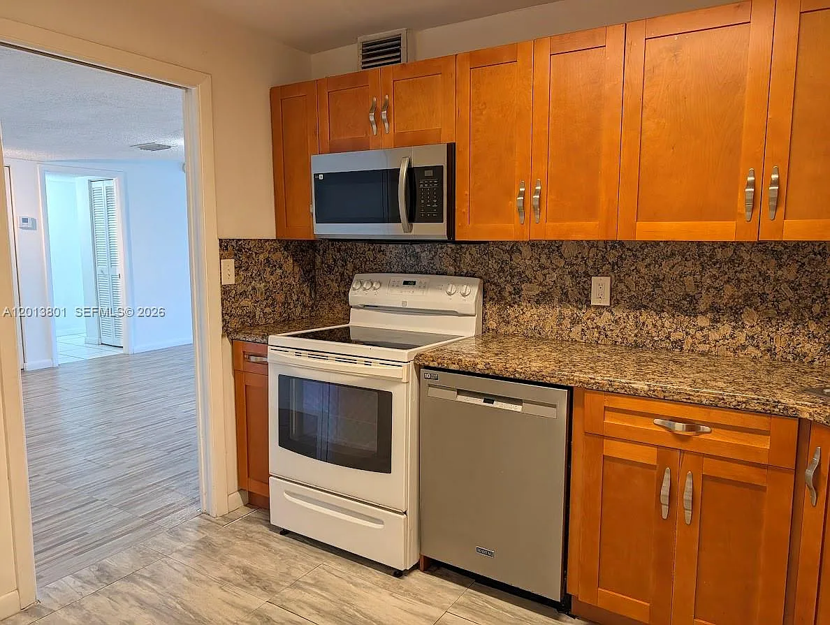 Cape Florida Club Condo P — Photo 4