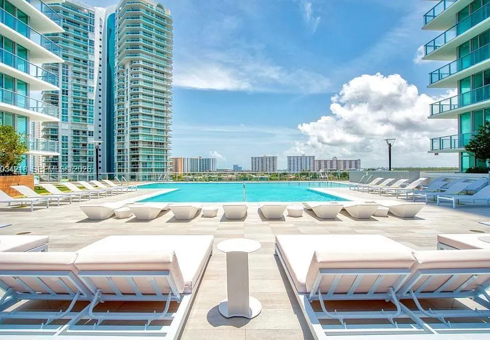300 Sunny Isles Blvd