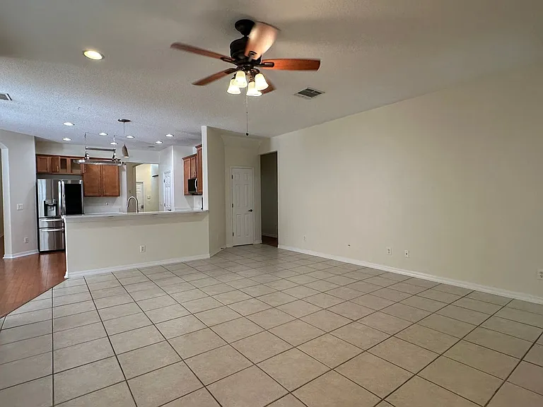 1653 Cherry Ridge Dr — Photo 5