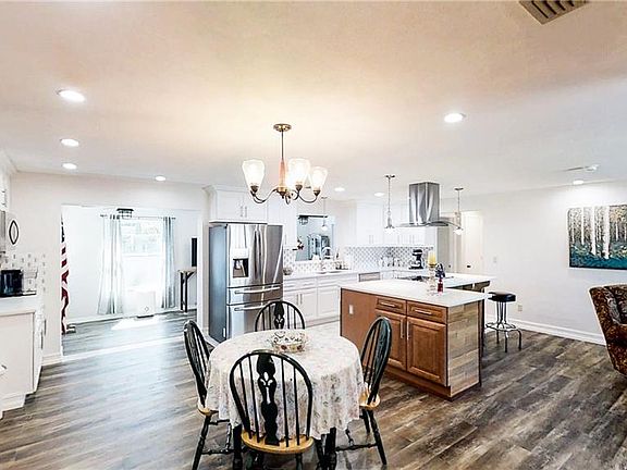4th image of 2415 Summerlin Dr