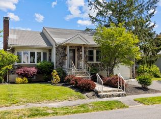 62 Glendale Rd, Marblehead, MA 01945