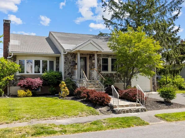 62 Glendale Rd, Marblehead, MA 01945