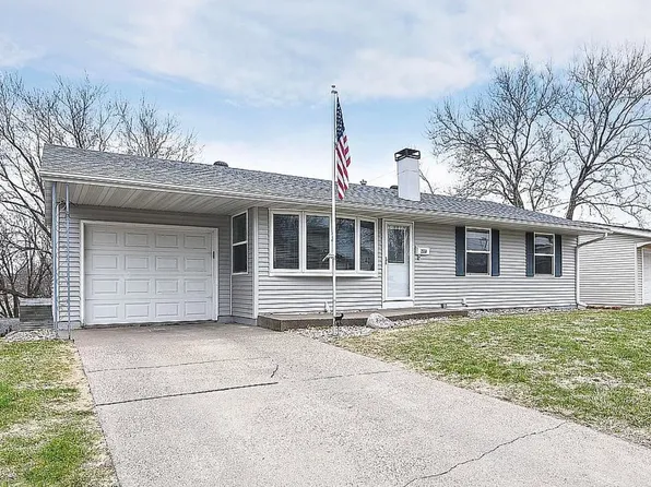 2550 Rosewood Dr, Dubuque, IA 52001