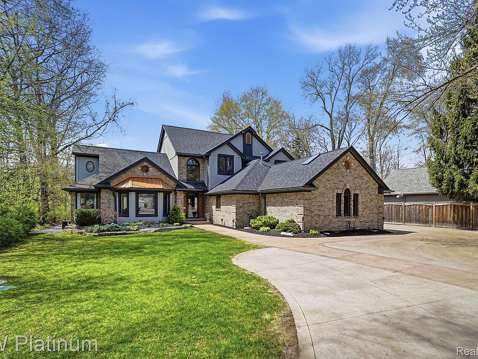 1st image of 2739 Riverside Dr