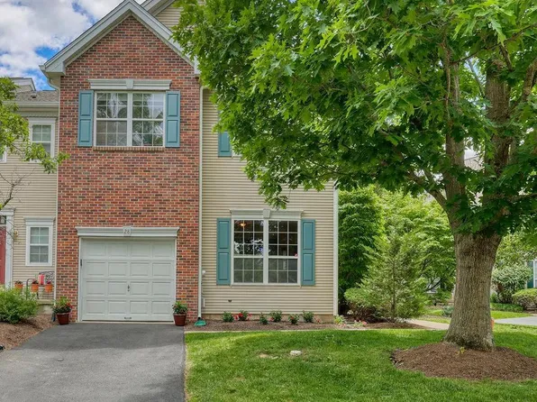 28 Tankard Ln, Washington Crossing, PA 18977