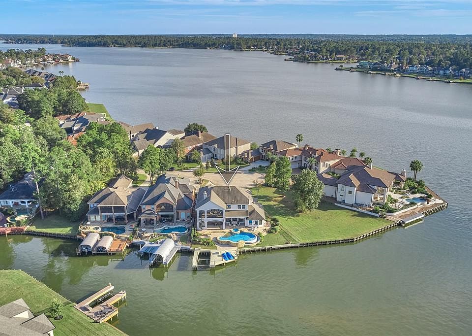 Situated on a small peninsula, there are plenty of views from all directions.