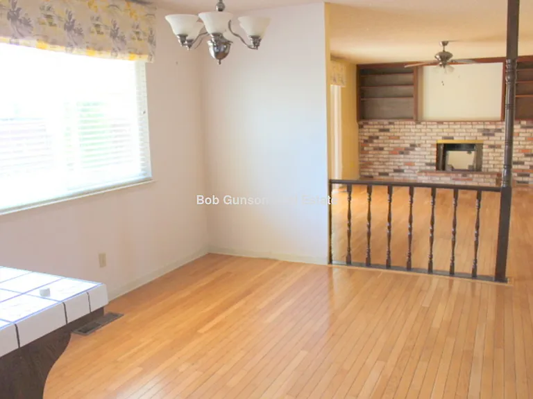 2359 Glendale Cir — Photo 7