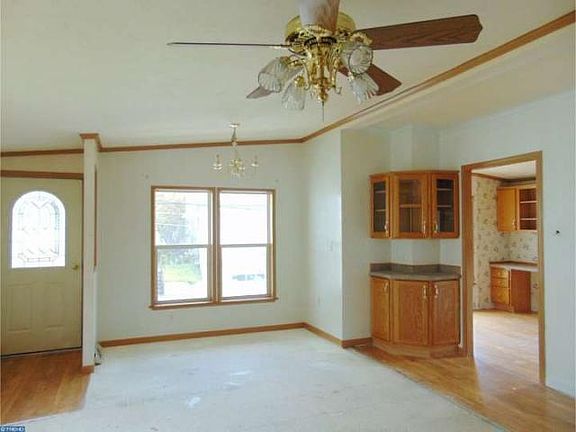 4th image of 821 Water St