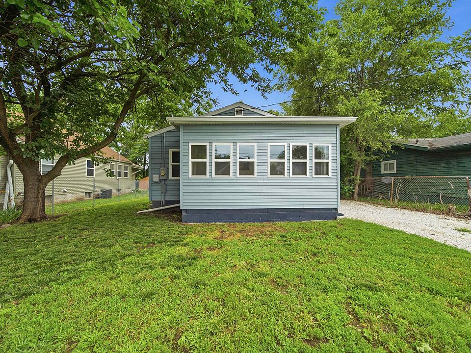 1st image of 3203 W Augustana Ave