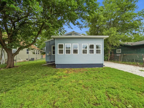 3203 W Augustana Ave, Peoria, IL 61605