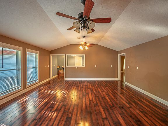 4th image of 22 Nioka Dr