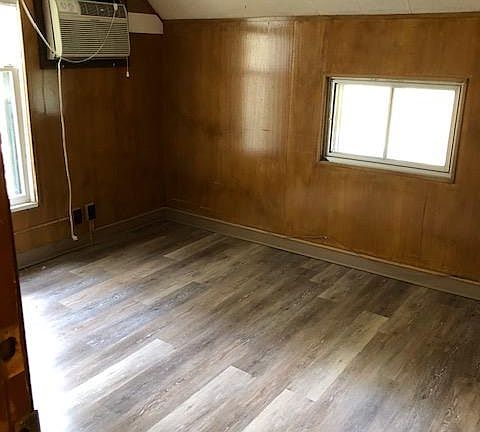 3rd image of 1307 6th St SE #1
