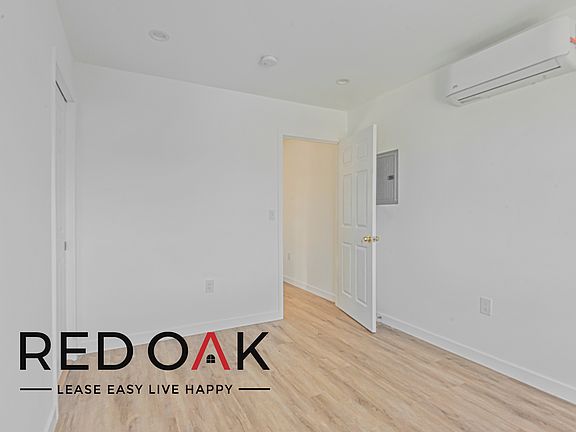 4th image of 220 S Detroit St #220