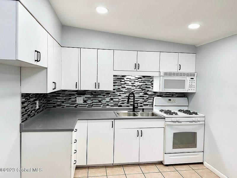 3rd image of 502 Chadwick Road