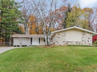 2020 Blueberry Dr NW, Grand Rapids, MI 49504