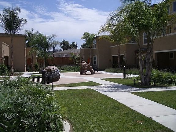 3rd image of 695 Arcadia Pl