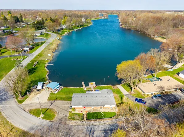 1215 Riley Rd, Kendallville, IN 46755