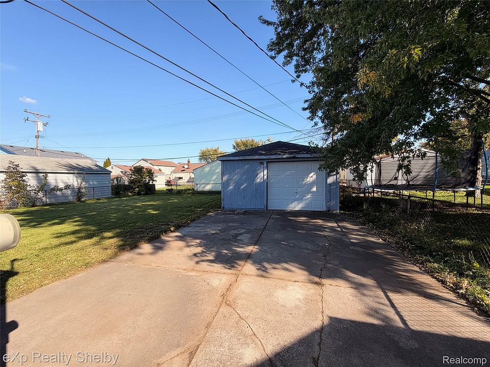 26730 Grandmont St, photo 6