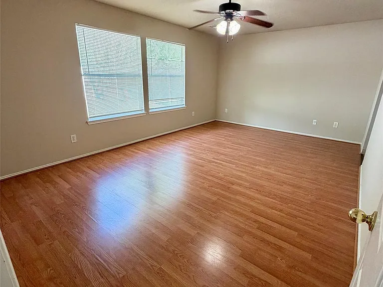 3715 Lindenfield Dr — Photo 27