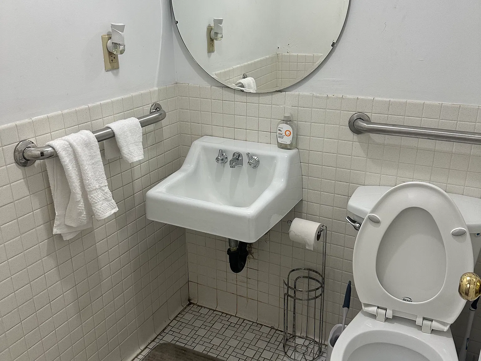 Studio, $675 — Photo 2