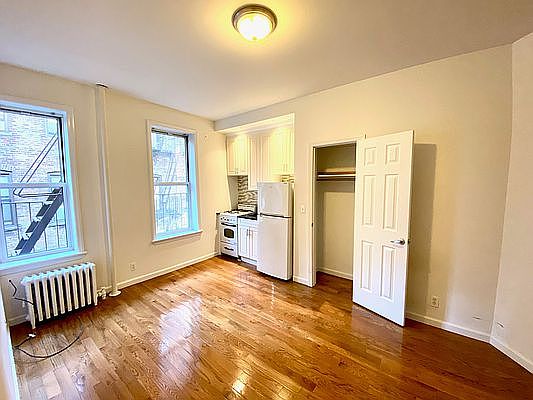 2nd image of 220 E 36th St APT C5