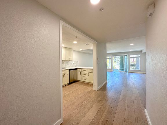 5th image of 90 Athol Ave #1