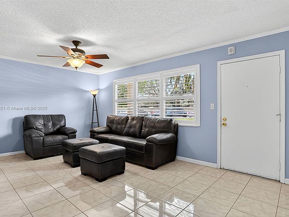 4th image of 2405 Antigua Cir APT E1