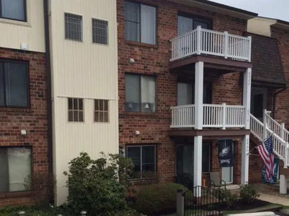 5200 Hilltop Dr Unit A2-2, Brookhaven, PA 19015
