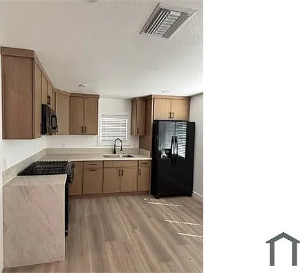 2045 Nolan St — Photo 2
