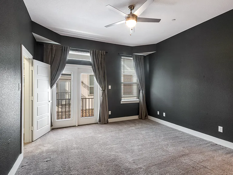2133 Lovedale Ave #204 — Photo 10