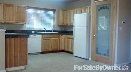 Kitchen
						:
						Main kitchen view