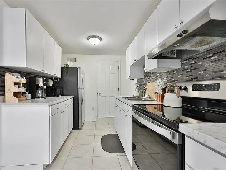 2575 S Himes Ave #A — Photo 8