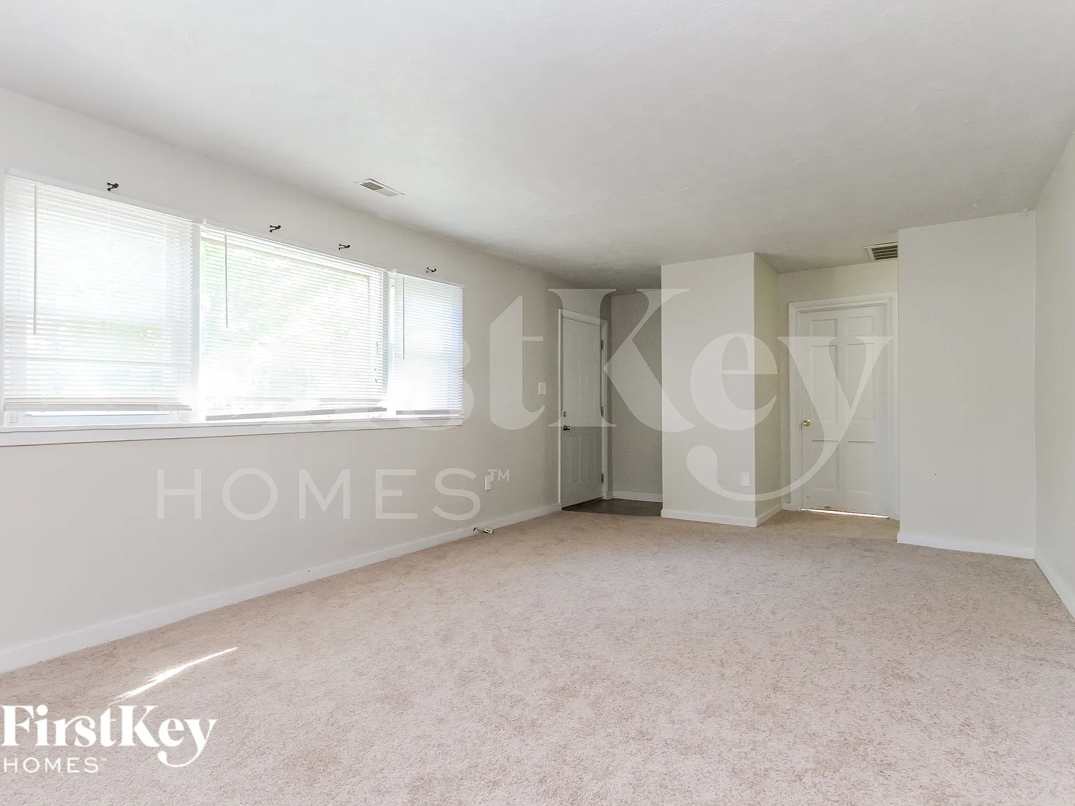 3 bed, 2.0 bath, 1307 sqft, $1,735 — Photo 3