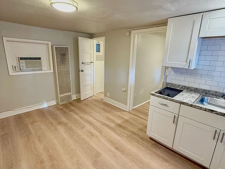 Iron Springs Apartments — Photo 33