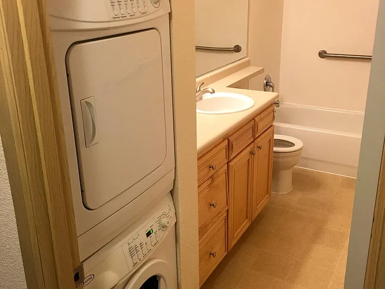 Harbor View East Apartments — Photo 5